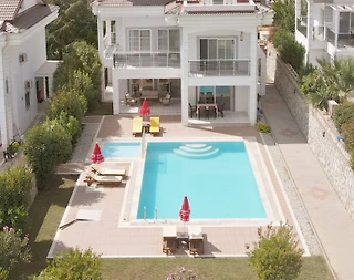Fethiye Ölüdeniz'de Modern Tasarımlı, Özel Havuzlu, 4+1 Villa - 1