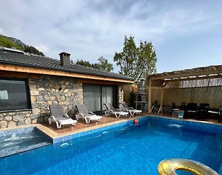 Seydikemer Yakaköy'de Sakin Konumda, Özel Havuzlu, İkiz Villa - 2