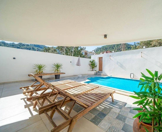Muğla Marmaris'te Merkezi Konumda, Özel Havuzlu, Lüks Villa - 1