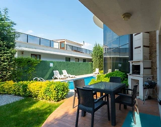 Sapanca Gazipaşa'da Merkeze Yakın, Özel Havuzlu, 9 Kişilik Villa - 1