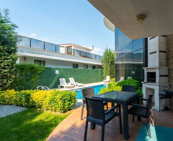 Sapanca Gazipaşa'da Merkeze Yakın, Özel Havuzlu, 9 Kişilik Villa - 1