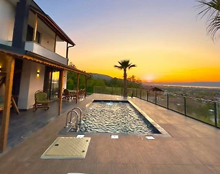 Sapanca Nailiye'de Doğa İle İç İçe, Isıtmalı Havuzlu, Lüks Villa - 2