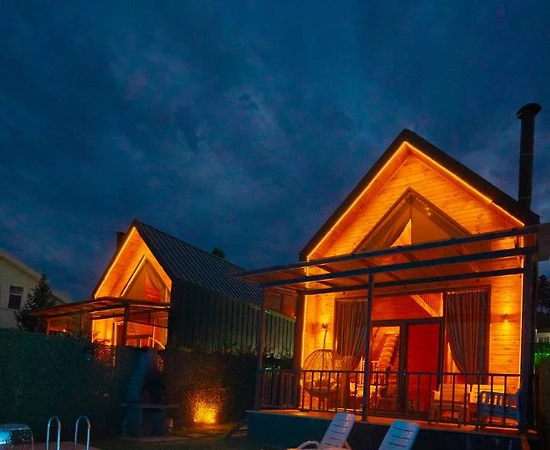 Sapanca Akçay'da Ahşap Tasarımlı, Isıtmalı Havuzlu, Jakuzili Bungalov - 1