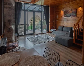 Sapanca Akçay'da Ahşap Tasarımlı, Isıtmalı Havuzlu, Jakuzili Bungalov - 5