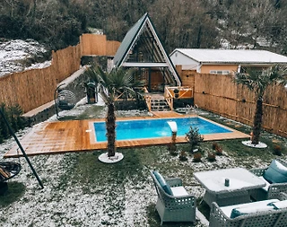 Sapanca Akçay'da Sakin Konumda, Isıtmalı Havuzlu, Bahçeli Bungalov - 2