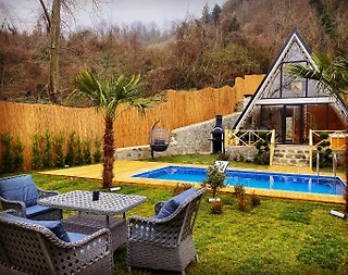 Sapanca Akçay'da Sakin Konumda, Isıtmalı Havuzlu, Bahçeli Bungalov - 1