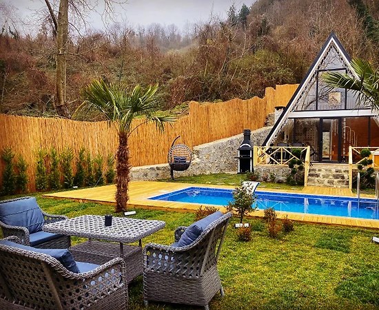 Sapanca Akçay'da Sakin Konumda, Isıtmalı Havuzlu, Bahçeli Bungalov - 1