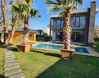 Sapanca Çayiçi'nde Geniş Bahçeli, Özel Havuzlu, Modern Villa - 1
