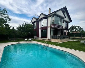 Sapanca Çayiçi'nde Merkezi Konumda, Isıtmalı Havuzlu, Lüks Villa - 2