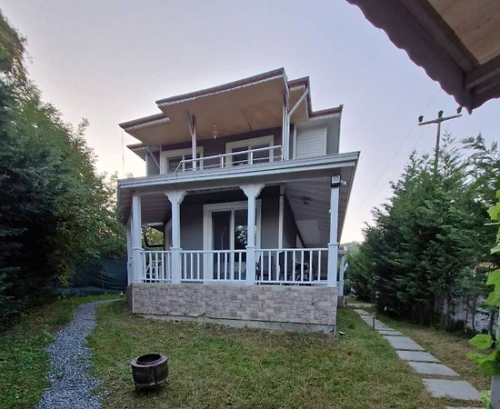 Sapanca Fevziye'de Kalabalık Ailelere Uygun, Kapalı Havuzlu, Kiralık Villa - 1