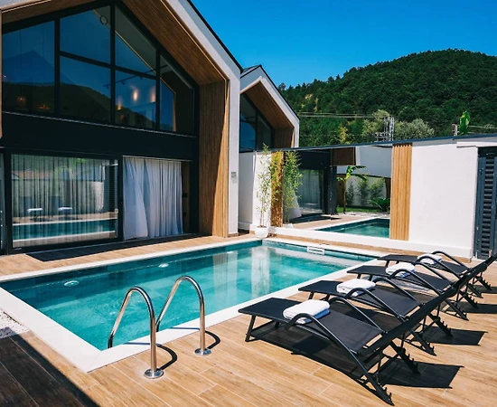 Sapanca Fevziye'de Balayı Çiftlerine Uygun, Isıtmalı Havuzlu, Lüks Villa - 1