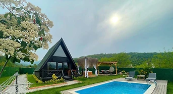 Bungalow with Large Garden and Heated Pool in Sapanca Gazipaşa