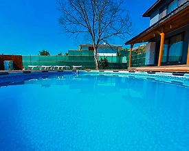 Sapanca Göl'de Geniş Bahçeli, Isıtmalı Havuzlu, Konforlu Villa - 2