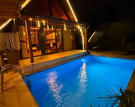 Sapanca Göl'de Merkezi Konumda, Isıtmalı Havuzlu, Kiralık Bungalov - 2
