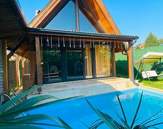 Sapanca Göl'de Merkezi Konumda, Isıtmalı Havuzlu, Kiralık Bungalov - 1