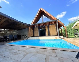 Sapanca Göl'de Merkezi Konumda, Isıtmalı Havuzlu, Kiralık Bungalov - 2