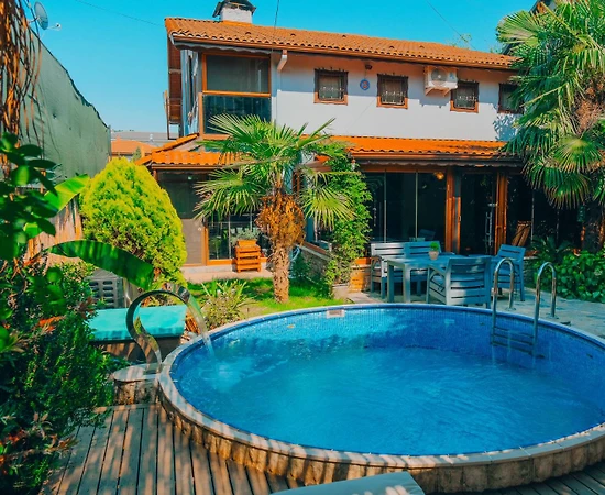 Sapanca Göl'de Yeşillikler İçerisinde, Isıtmalı Havuzlu, Otantik Villa - 1