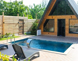 Sapanca Göldibi'nde Bahçe İçerisinde, Isıtmalı Havuzlu, 2+1 Bungalov - 1