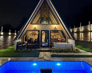 Sapanca Göldibi'nde Elverişli Konumda, Özel Havuzlu, Jakuzili Bungalov - 1