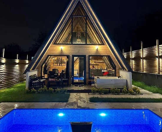 Sapanca Göldibi'nde Elverişli Konumda, Özel Havuzlu, Jakuzili Bungalov - 1