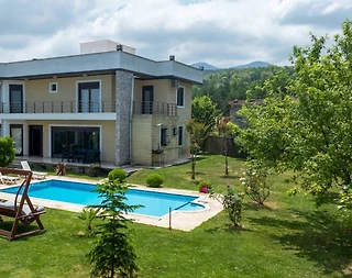 Sapanca Güldibi'nde Doğa İle İç İçe, Özel Havuzlu, Bahçeli Villa - 1