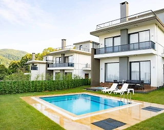 Sapanca Güldibi'nde Doğa İle İç İçe, Özel Havuzlu, Modern Villa - 1
