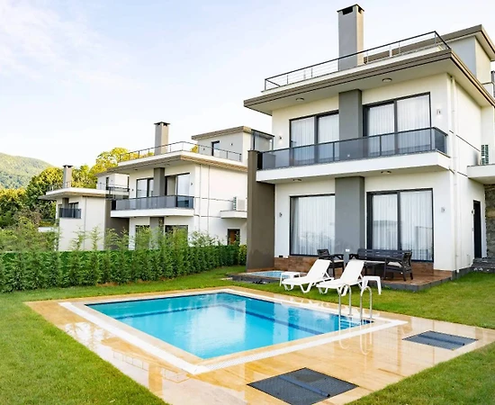 Sapanca Güldibi'nde Doğa İle İç İçe, Özel Havuzlu, Modern Villa - 1
