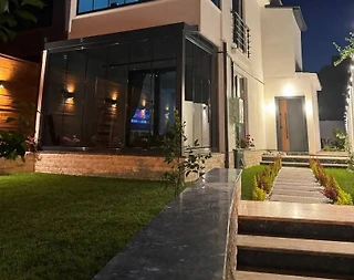 Sapanca Güldibi'nde Merkezi Konumda, Isıtmalı Havuzlu, Modern Villa - 2