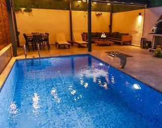 Sapanca Güldibi'nde Merkezi Konumda, Isıtmalı Havuzlu, Modern Villa - 1