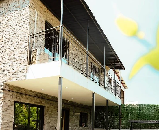 Sapanca Güldibi'nde Yemyeşil Bahçede, Özel Havuzlu, Taş Villa  - 1