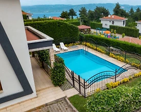 Sapanca Güldibi'nde Yeşillikler İçerisinde, Özel Havuzlu, Modern Villa - 2