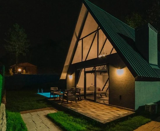 Sapanca'da Doğa Manzaralı, Isıtmalı Havuzlu, Jakuzili Bungalov - 1