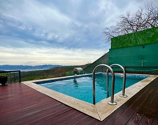 Sapanca Hacımercan'da Göl Manzaralı, Isıtmalı Havuzlu, Şık Bungalov - 2