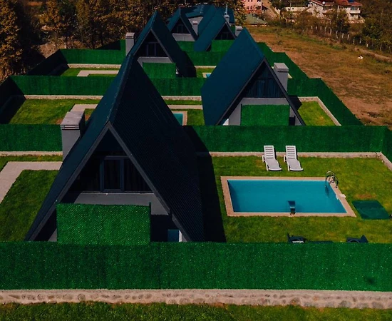 Sapanca Hacımercan'da Site İçerisinde, Özel Havuzlu, Lüks Bungalov - 1