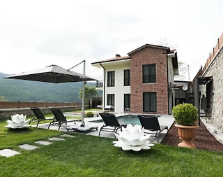 Sapanca İkramiye'de Geniş Bahçeli, Özel Havuzlu, Lüks Tasarımlı Villa - 2