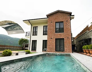 Sapanca İkramiye'de Geniş Bahçeli, Özel Havuzlu, Lüks Tasarımlı Villa - 1