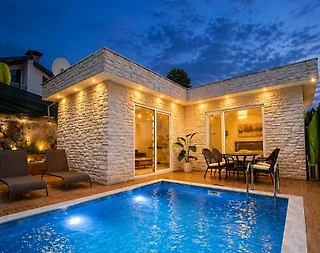 Sapanca İlmiye'de Balayı Çiftlerine Uygun, Özel Havuzlu, Modern Villa - 1