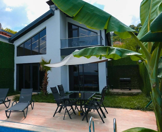 Sapanca İlmiye'de Göl Manzaralı, Özel Havuzlu, Çift Jakuzili Villa - 1
