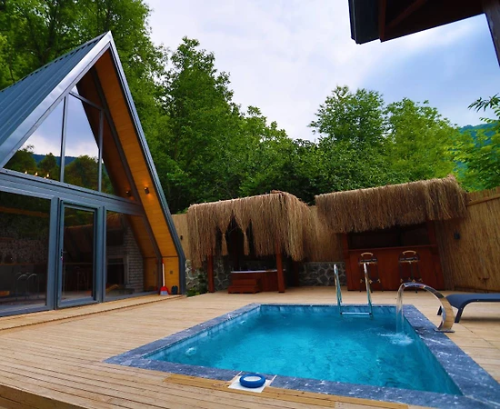 Sapanca İstanbuldere'de Yemyeşil Bahçeli, Özel Havuzlu, 2+1 Bungalov - 1