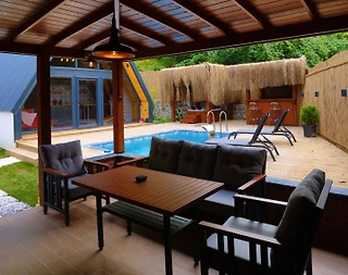 Sapanca İstanbuldere'de Yemyeşil Bahçeli, Özel Havuzlu, 2+1 Bungalov - 2