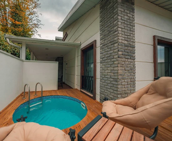 Kırkpınar'da Balayı Çiftlerine Uygun, Serinleme Havuzlu, Lüks Villa - 1