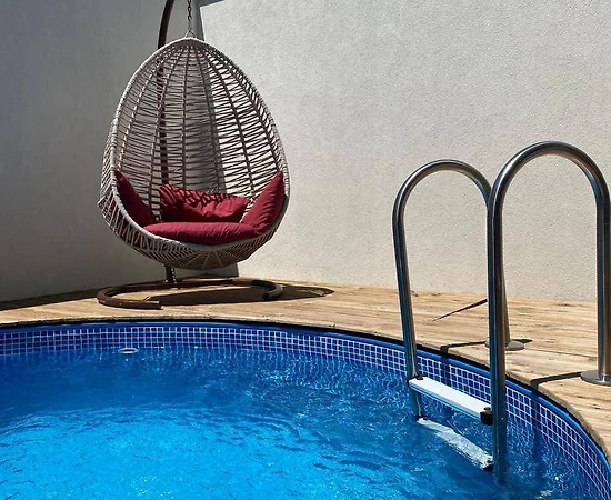 Sapanca Kırkpınar'da Doğayla İç İçe, Serinleme Havuzlu, Lüks Villa - 1