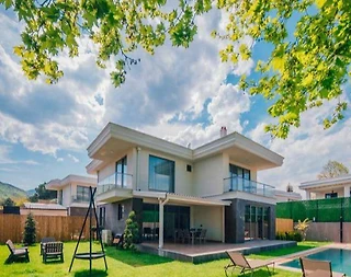 Sapanca Kırkpınar'da Elverişli Konumda, Isıtmalı Havuzlu, Lüks Villa - 1