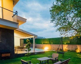 Sapanca Kırkpınar'da Elverişli Konumda, Isıtmalı Havuzlu, Lüks Villa - 3