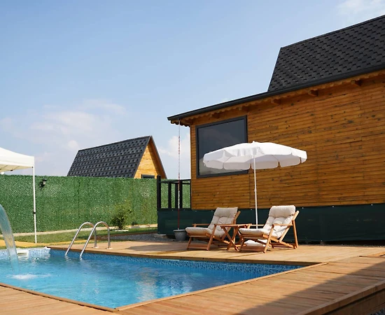 Sapanca Kırkpınar'da Enfes Doğada, Isıtmalı Havuzlu, Kiralık Bungalov - 1