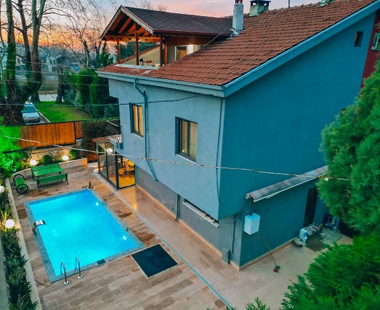 Sapanca Kırkpınar'da Geniş Ailelere Uygun, Özel Havuzlu, Lüks Villa - 1