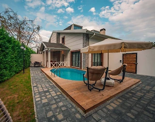 Sapanca Kırkpınar'da Geniş Ailelere Uygun, Isıtmalı Havuzlu, Şık Villa - 5