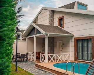 Sapanca Kırkpınar'da Geniş Ailelere Uygun, Isıtmalı Havuzlu, Şık Villa - 4