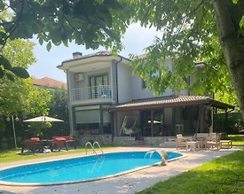 Sapanca'da Kalabalık Ailelere Uygun, Isıtmalı Havuzlu, Modern Villa - 3