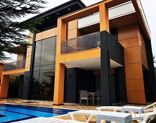 Sapanca Kırkpınar'da Geniş Ailelere Uygun, Özel Havuzlu, Modern Villa - 1